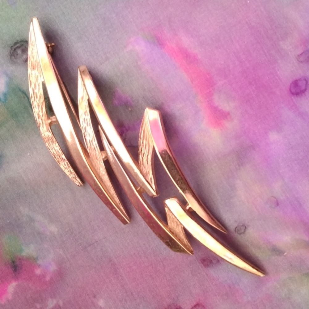 Trifari Signed Feather goldtone Statement Brooch